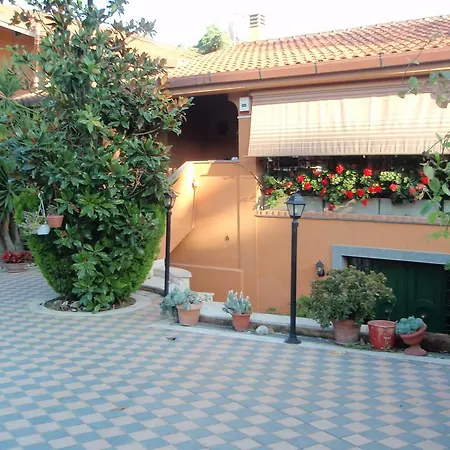 Green Meadows Bed & Breakfast *